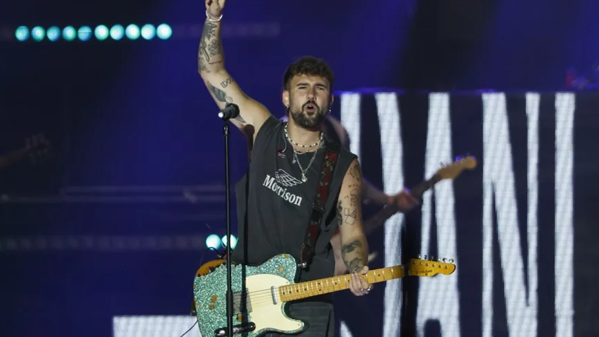 Dani Fernández sufre una aparatosa caída en su concierto en el Roig Arena y acaba en el hospital: "Mañana de urgencia me van a tener que operar"