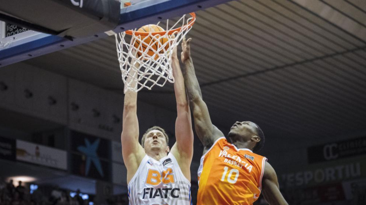 El Valencia sufre en Girona para lograr su octavo triunfo seguido