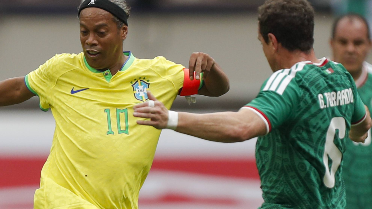 México gana al Brasil de Ronaldinho, Adriano y Kaká en partido de leyendas