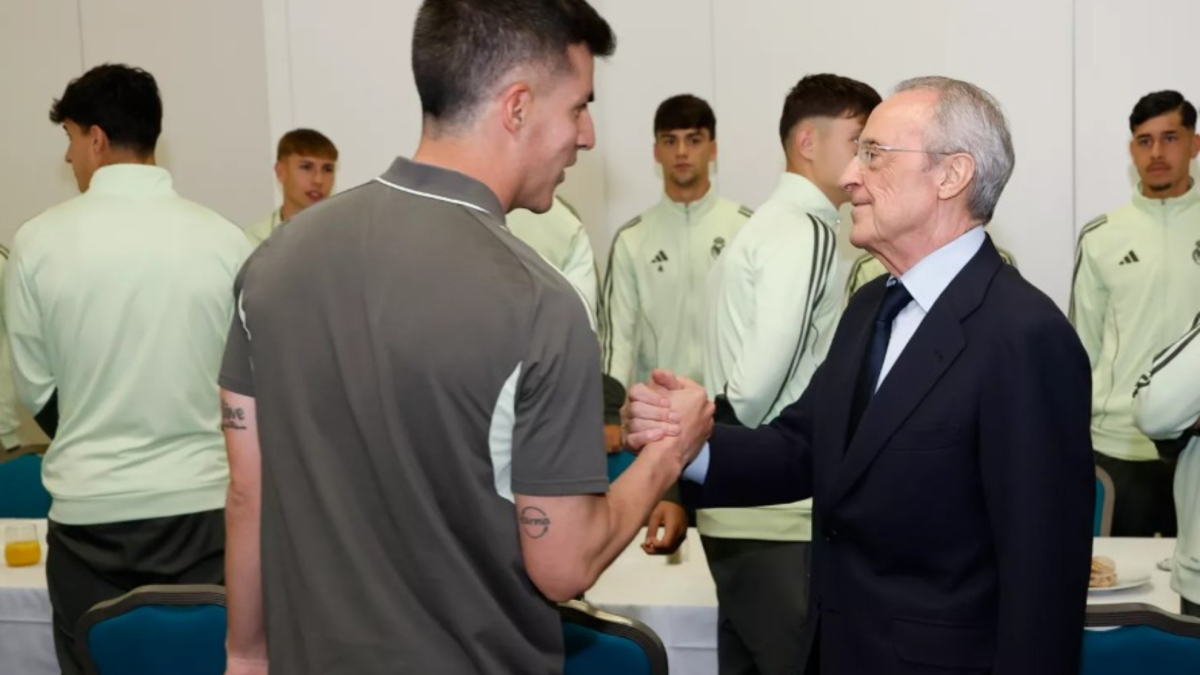 Álvaro López: "Teniendo a Javi sabíamos que uno o dos penaltis iba a parar"