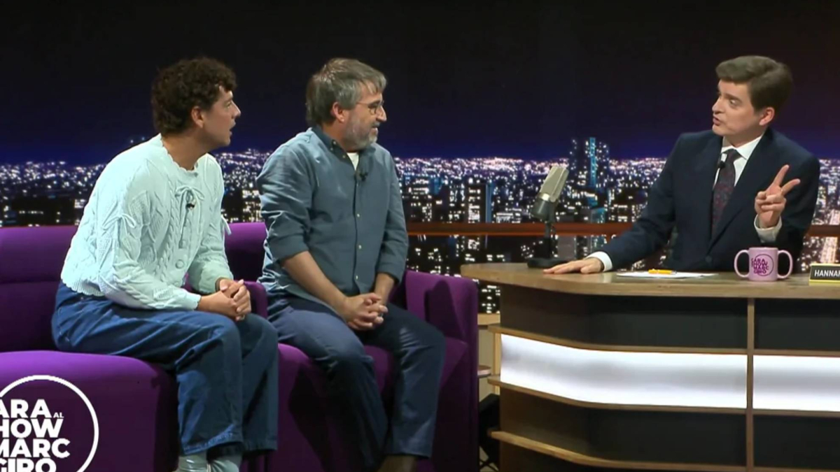 Eduardo Casanova reprocha a Jordi Évole que su manera de sentarse es “de perroflauta”: “¡Habla en femenino!”