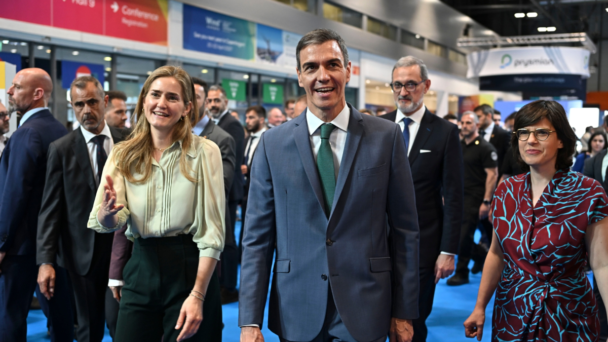 Pedro Sánchez quiere que la 'IA' esté en manos de 'los pueblos' y no en la de 'unos pocos