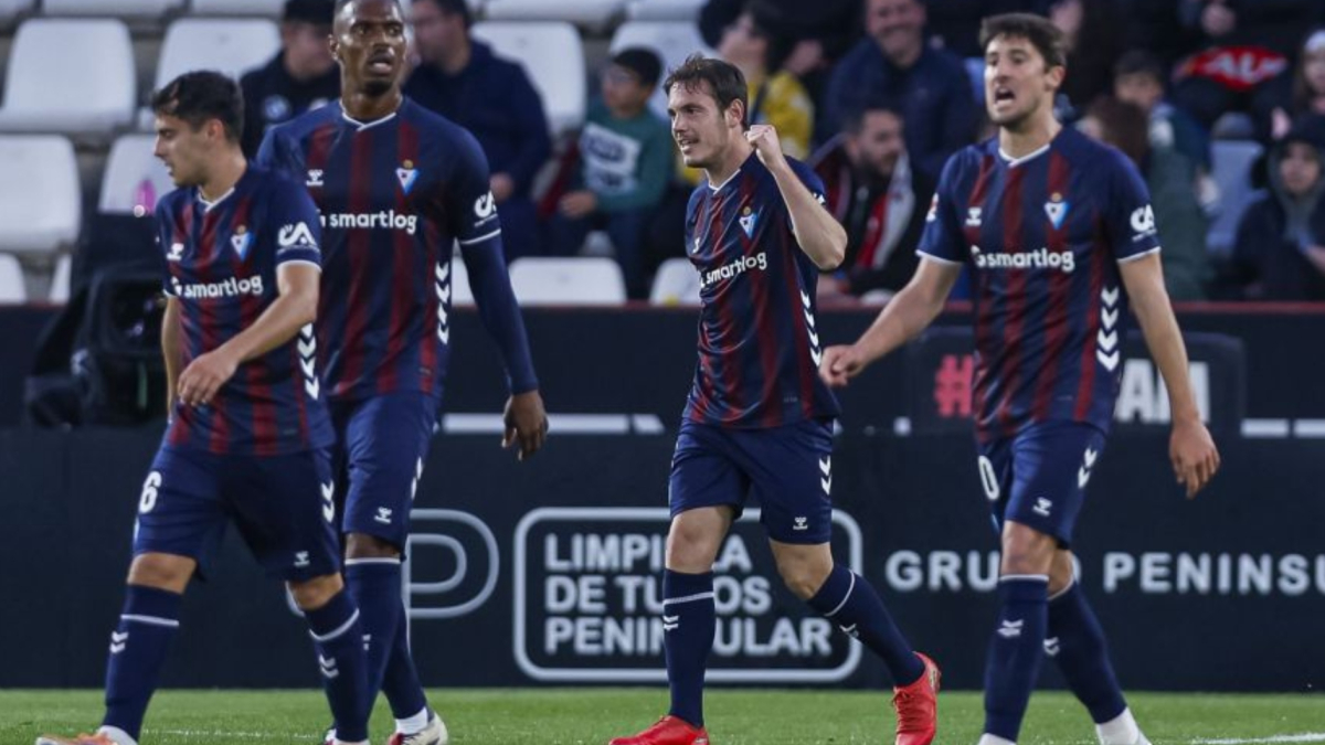 Cú 3 điểm của Bautista đưa Eibar vào nhóm dự "playoffs