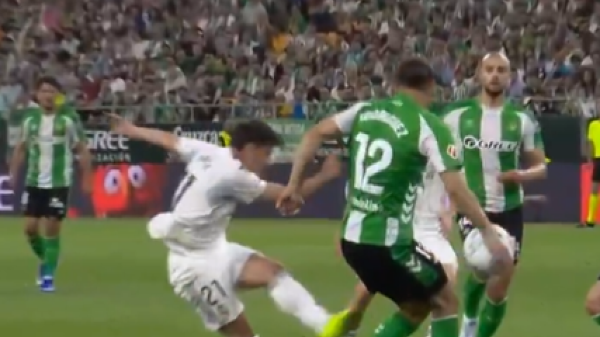 Jugada polémica por mano de Ricardo Rodríguez en el área