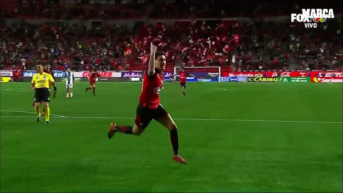 Golazo de 'Locos' del hijo de Abreu... con su padre en el banquillo