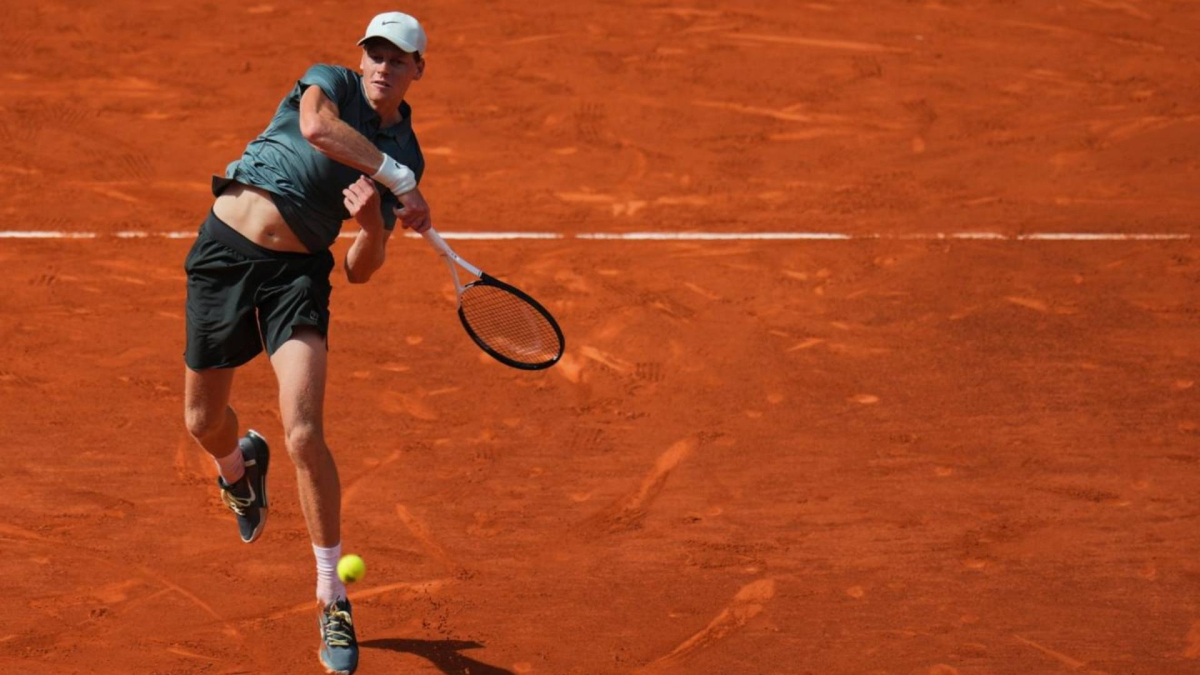 Sinner y la baja de Alcaraz en París: "El tenis necesita a Carlos, espero que vuelva bien"