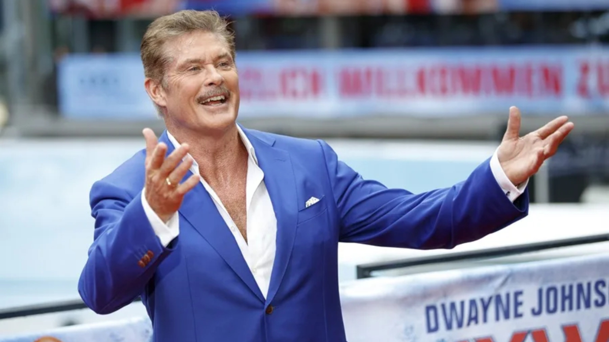 David Hasselhoff dùng khung tập đi, người hâm mộ lo lắng