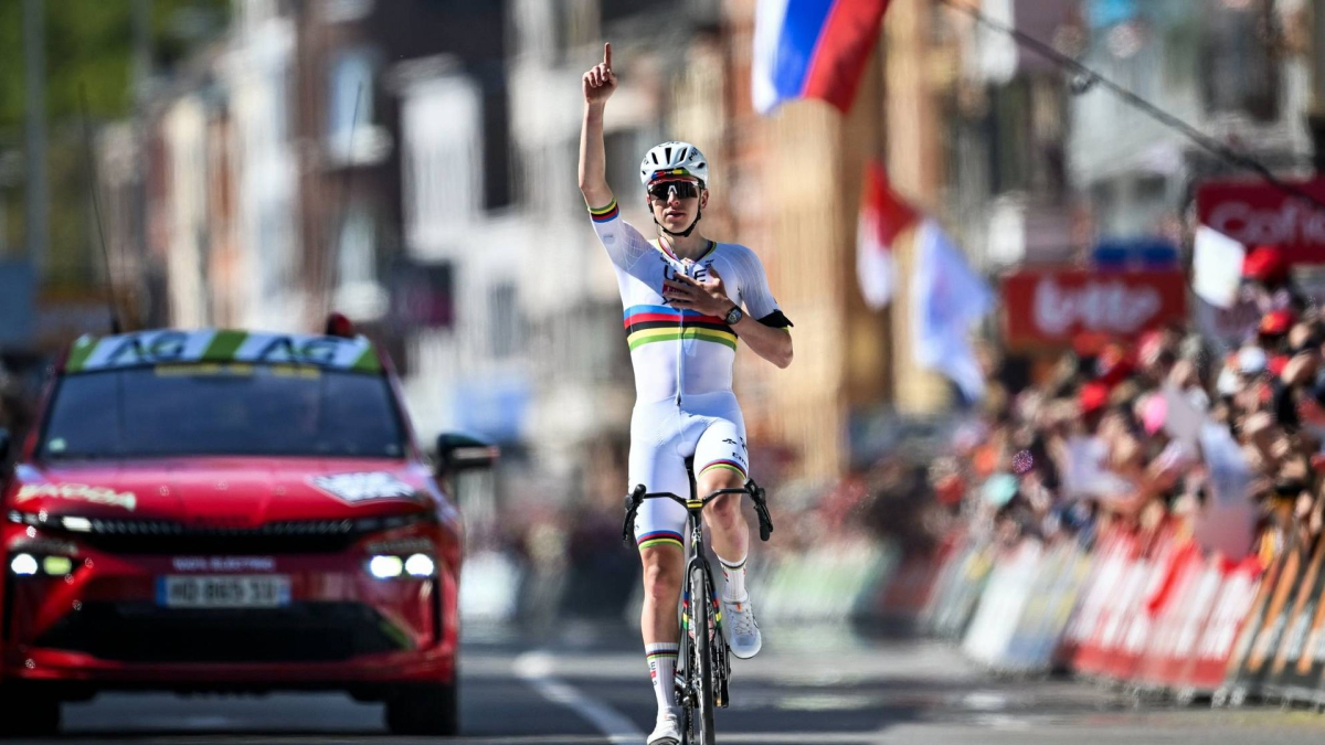 Pogacar tiến gần Merckx, tham vọng "thắng mọi thứ