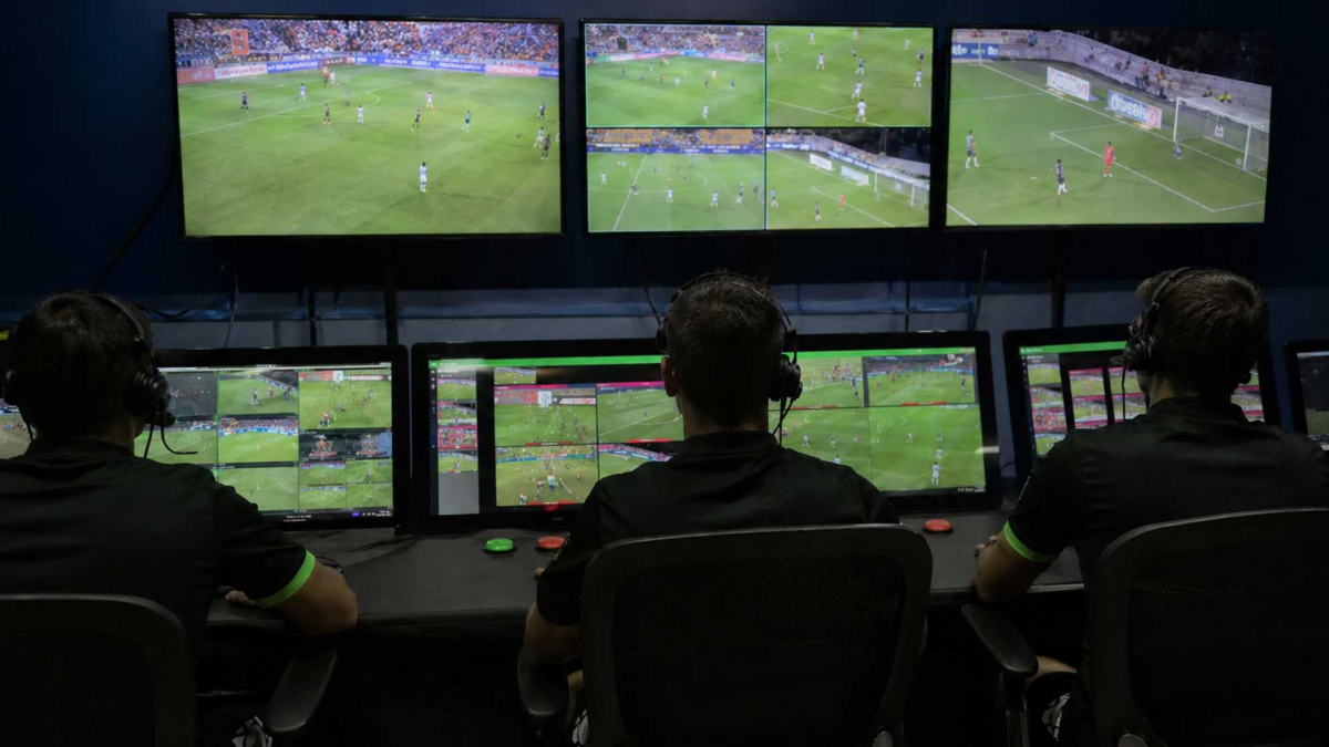 El VAR que viene va a más: en el Mundial ya será más intervencionista
