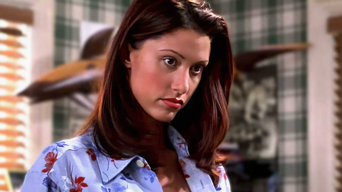 Shannon Elizabeth mostra il successo su OnlyFans, interagendo con i fan e parlando di animali e carriera