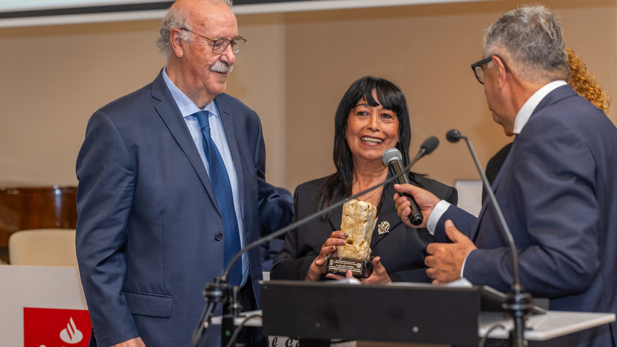 El trofeo Vicente del Bosque homenajeó al “profesor” López Nombela