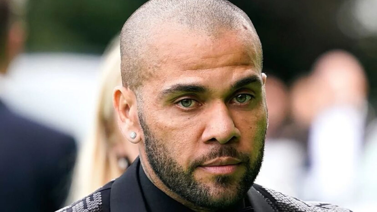 El inesperado regreso de Dani Alves a un estadio de fútbol: así fue su aparición en el Metropolitano