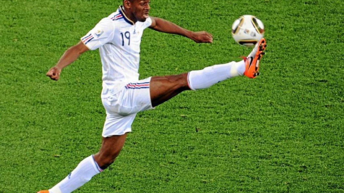 Hành trình đầy thử thách của "người đàn ông pha lê" Abou Diaby