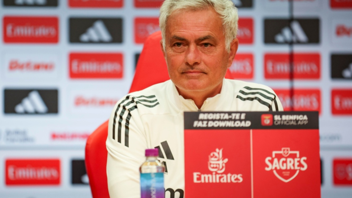 مورينيو ينفي التواصل مع ريال مدريد ويؤكد أنه سيكون حراً بعد الموسم الحالي
