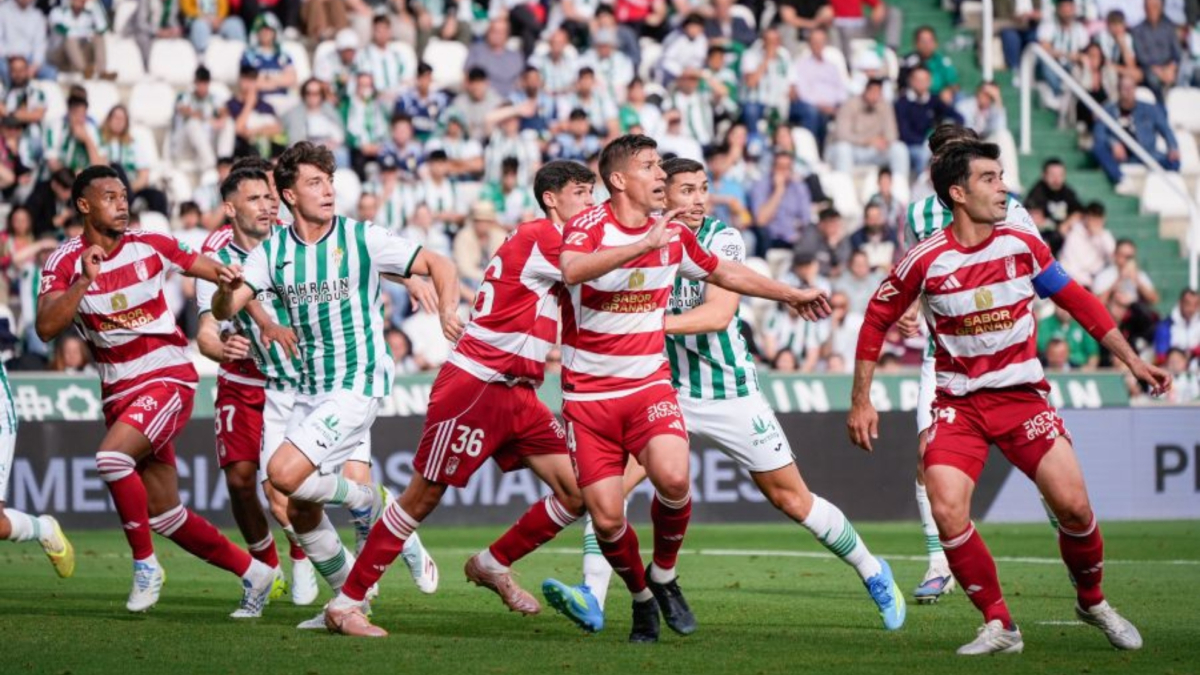El Córdoba gana hasta con diez