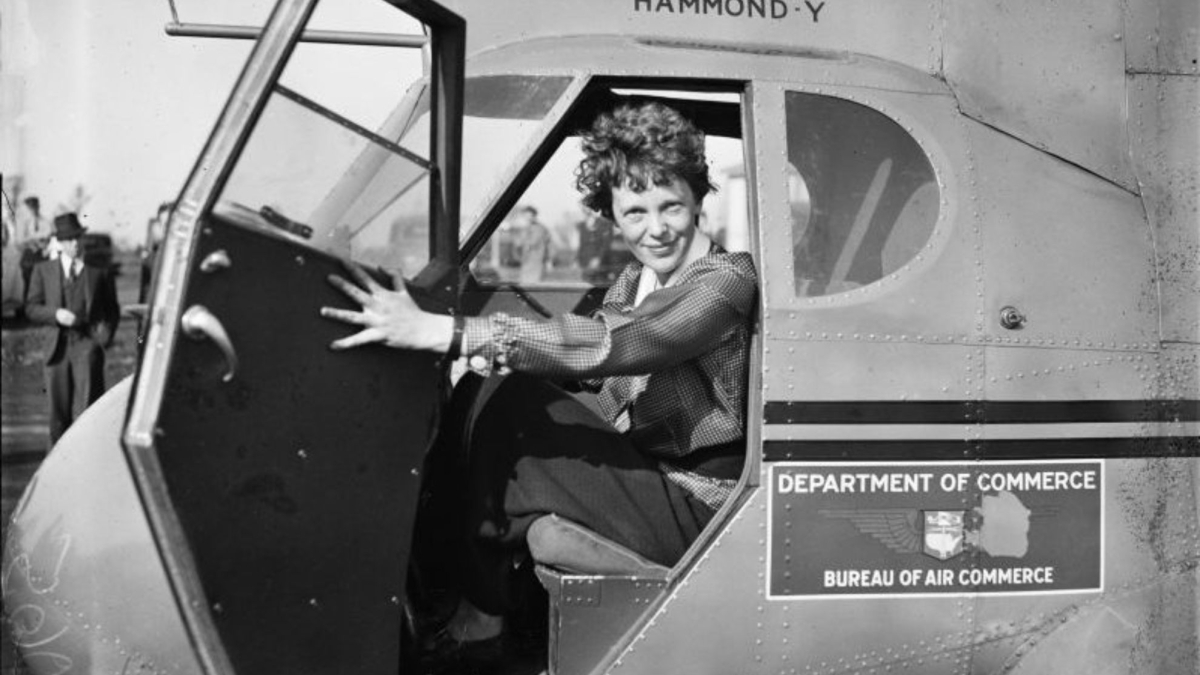En 1937, un avión pilotado por una mujer se perdió en el Pacífico: hoy científicos buscan pistas en un trozo de metal corroído por el océano