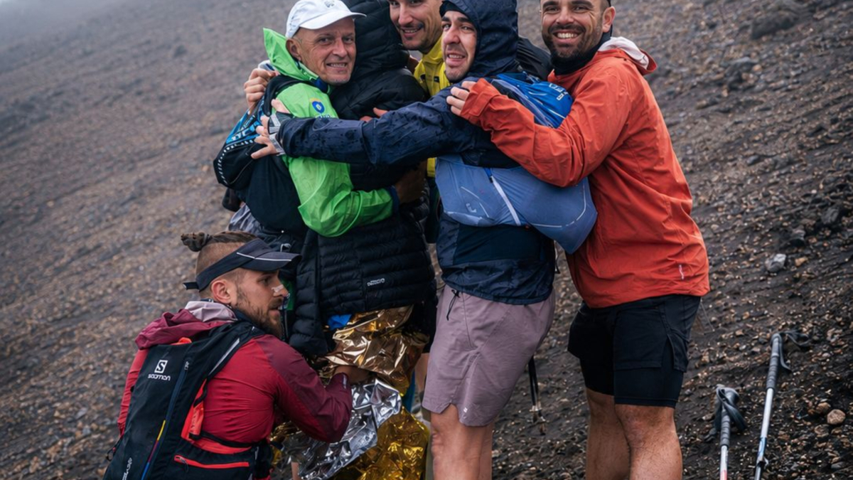 Utilizan su calor corporal para salvar a un élite keniano en Transvulcania: "Pensaba que se nos quedaba ahí