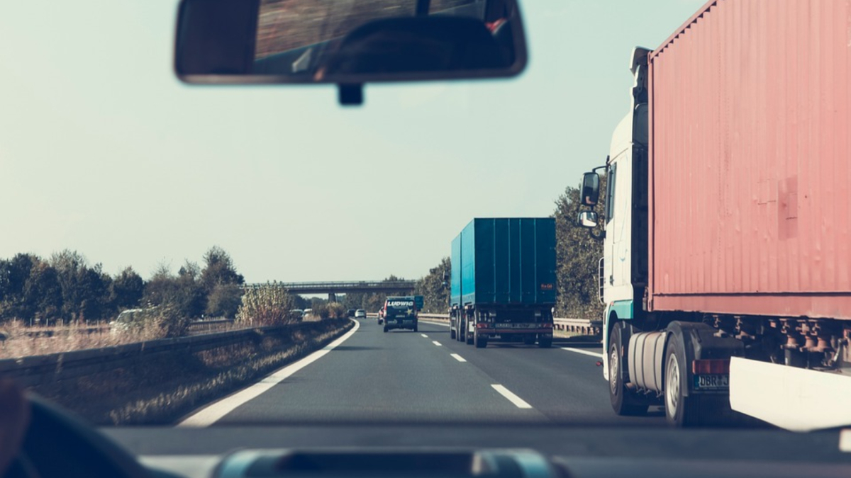 El sindicato UGT anuncia huelga indefinida en el sector del transporte ...