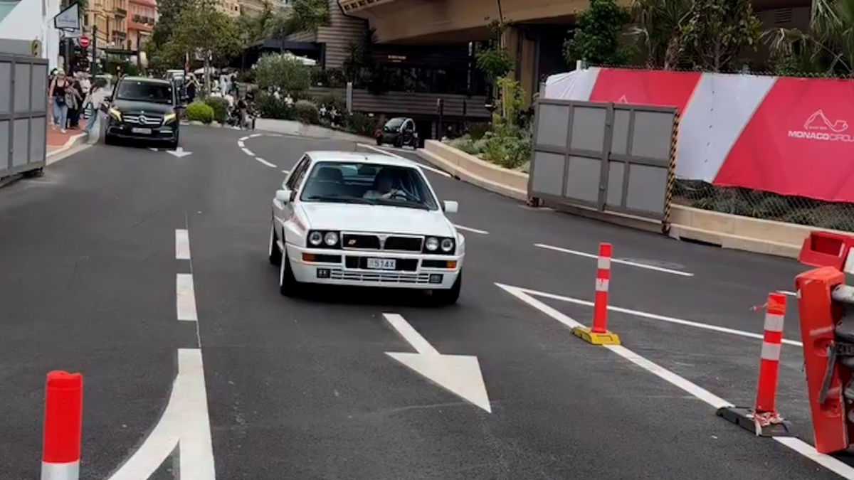 Fernando Alonso se pasea con un Lancia que tiene la aerodinámica de un ladrillo... ¡y el precio de un Ferrari!