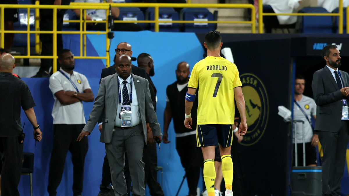 Drama Cristiano: se marcha nada más pitar el árbitro y no recoge la medalla