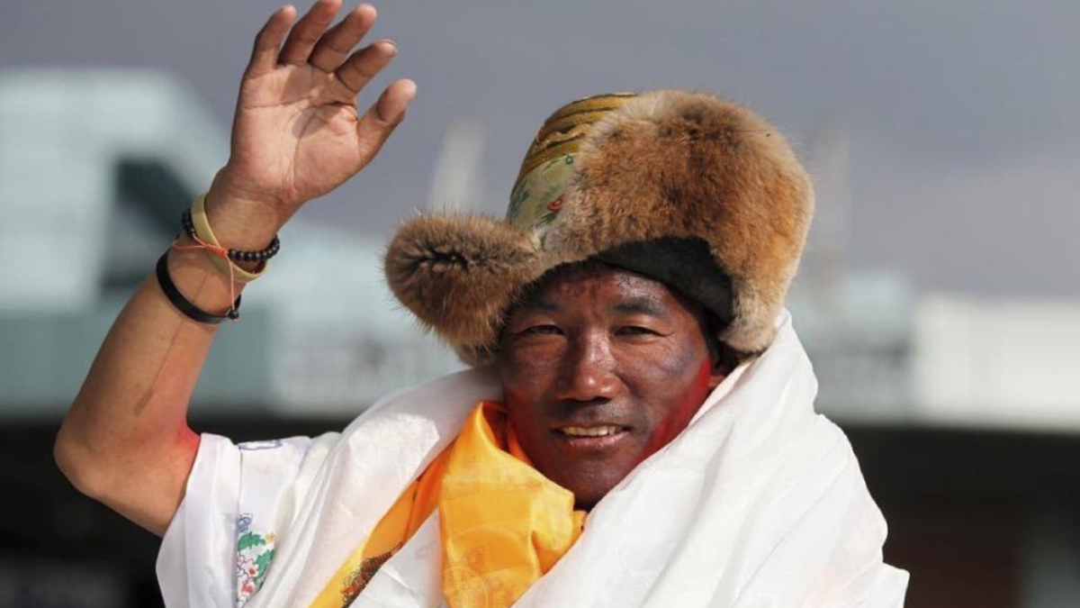 El nepalí Kami Rita bate su récord y suma su ascensión número 32 al Everest