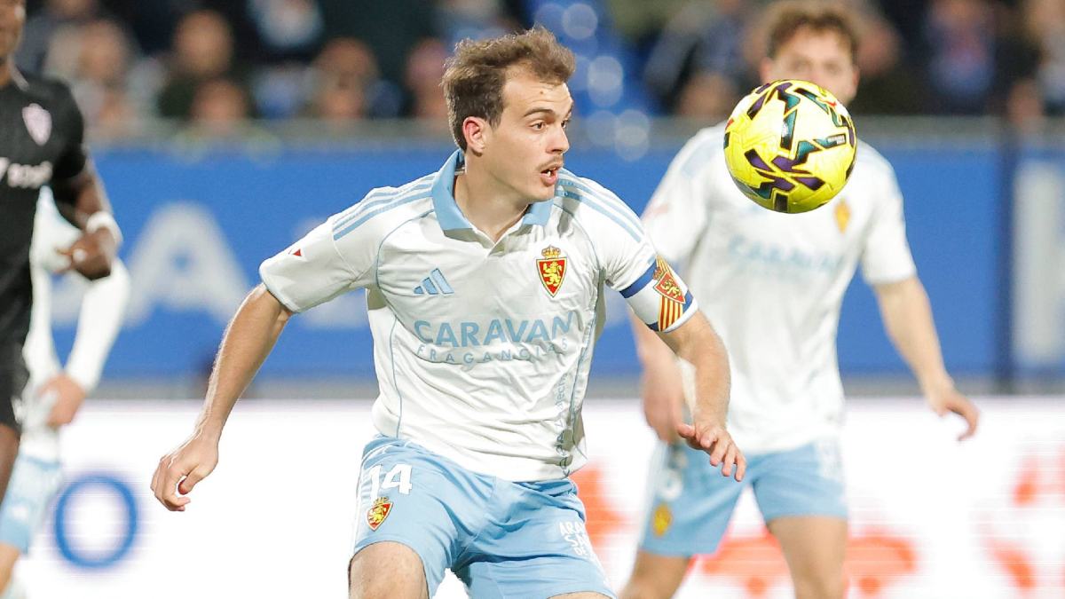 Días críticos para el futuro de Francho Serrano en el Zaragoza