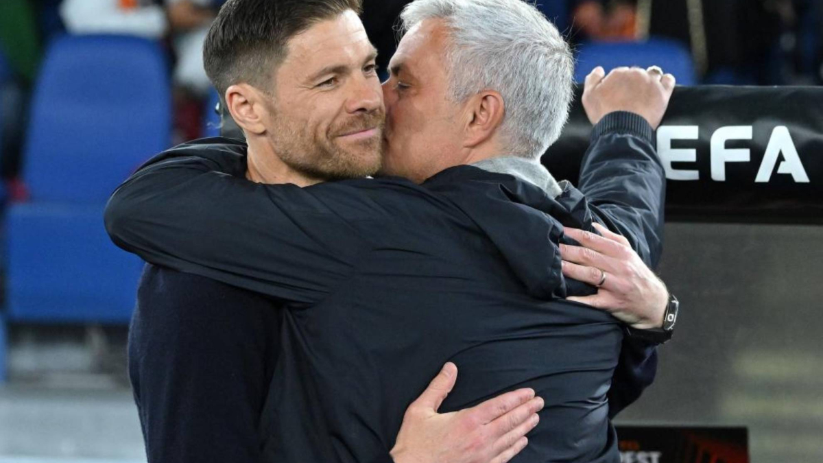 Thay Xabi Alonso bằng Mourinho