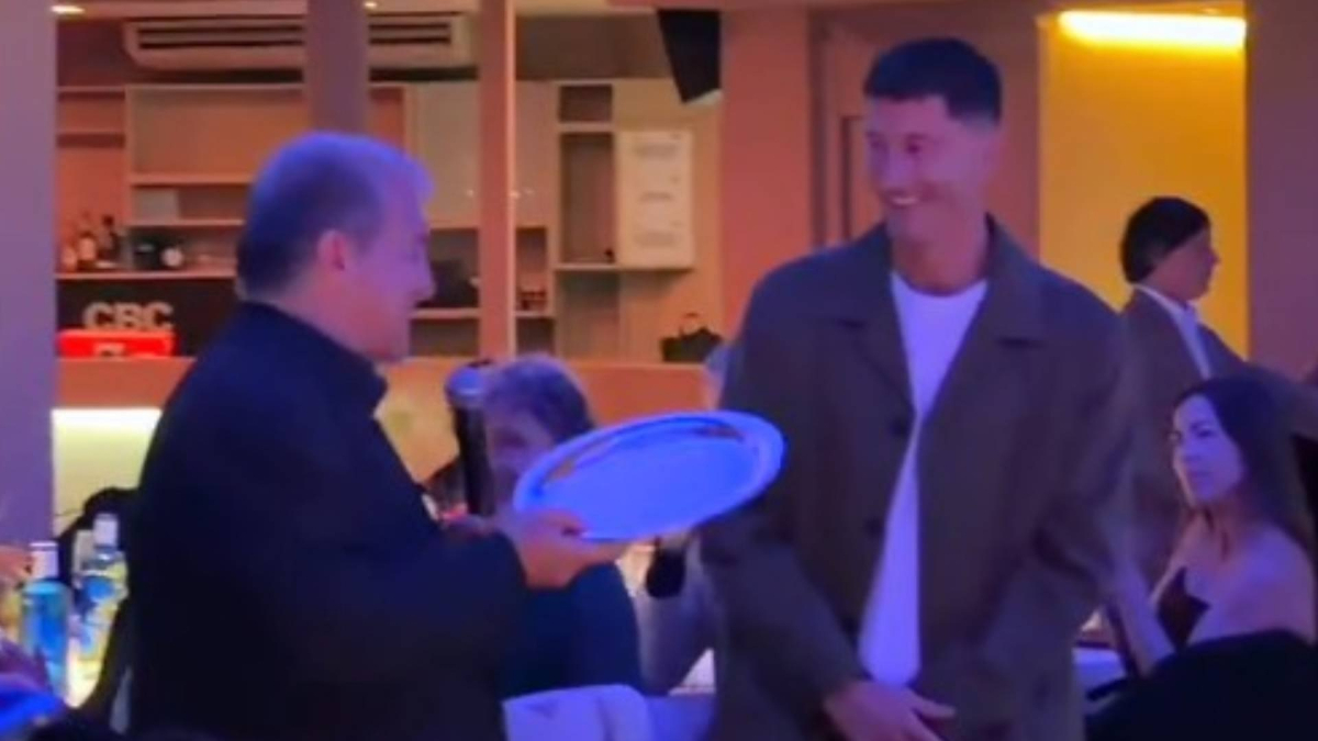 Lewandowski được vinh danh trong bữa tiệc chia tay Barcelona