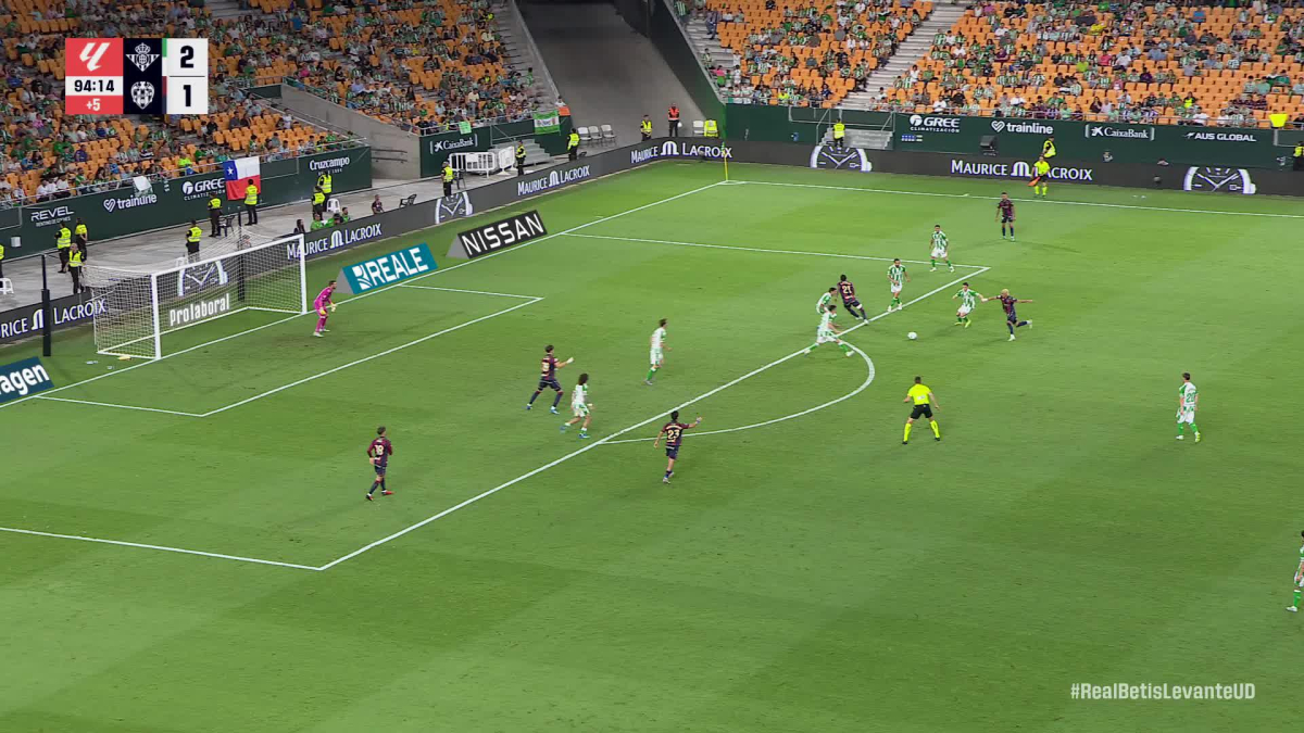 Betis thắng Levante 2-1 tại La Liga