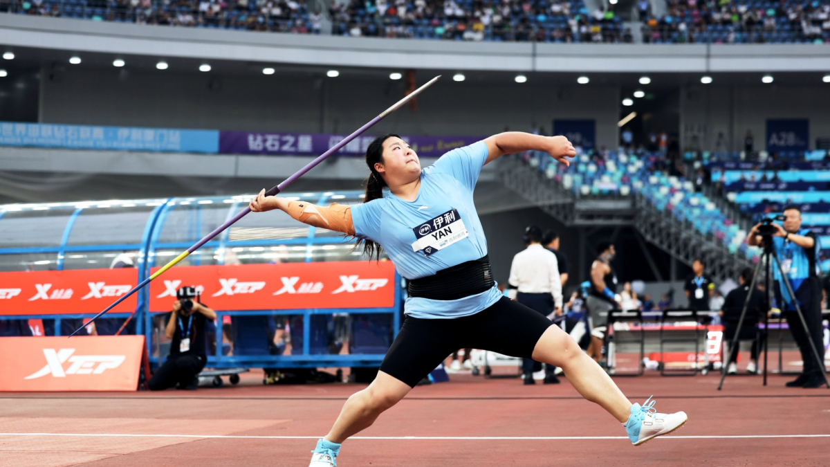 La china de 18 años Ziyi Yan asombra al mundo con un histórico lanzamiento