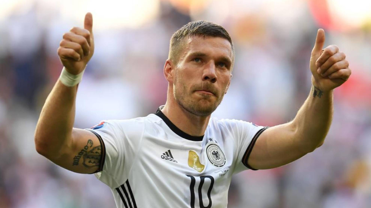 Podolski 'cuelga las botas' a los 40 años