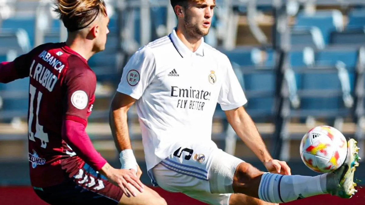 Lío surrealista en Primera RFEF: el Juez de Competición decidirá si Pontevedra o Castilla juegan el playoff