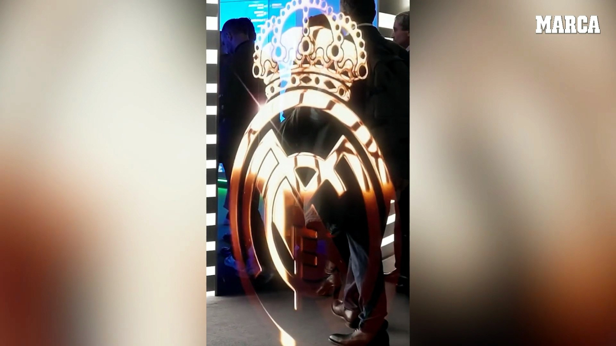 Enrique Riquelme publica una foto de niño con la camiseta del Real Madrid y desvela su lema de campaña