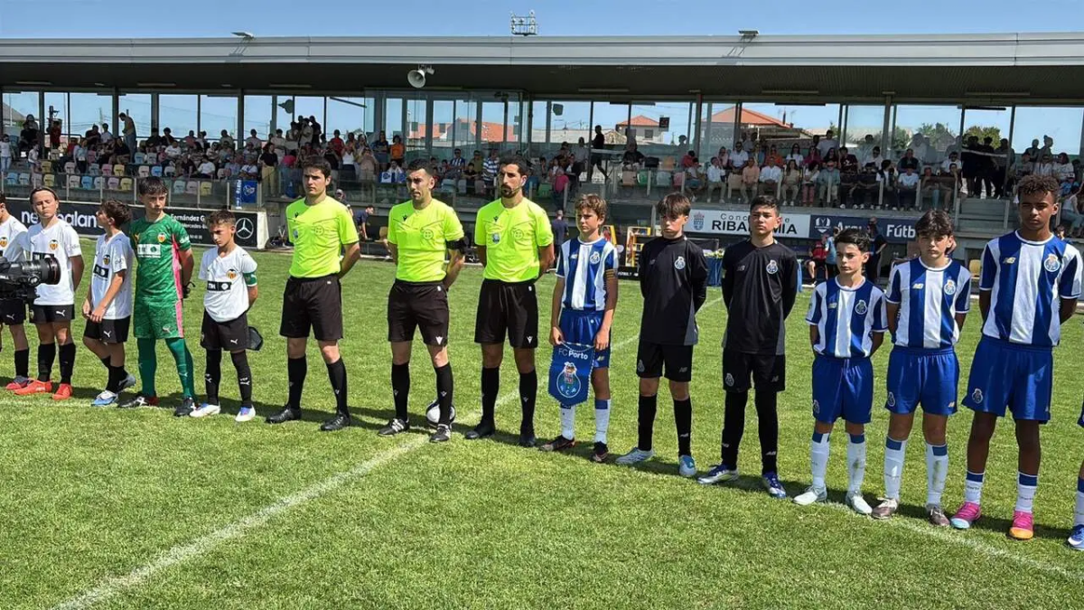 El Oporto vence al Valencia en la final del Arousa Fútbol 7
