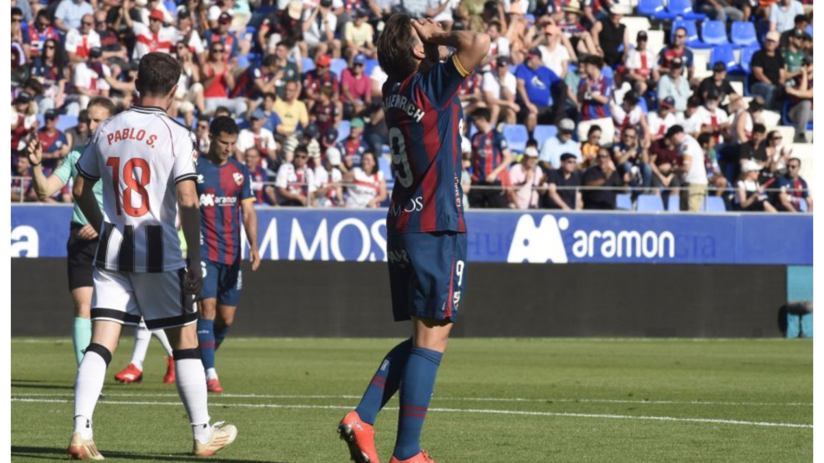 El Castellón se agarra a los playoffs y desciende al Huesca