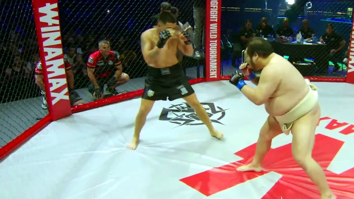 El sumo supera al boxeo: así fue el combate más 'bizarro' del Dogfight Wild Tournament 4