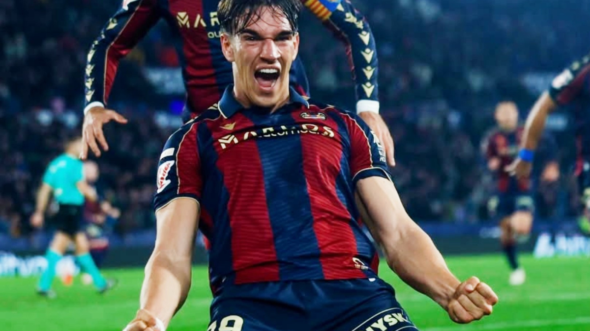 Carlos Espí es el delantero perfecto para España