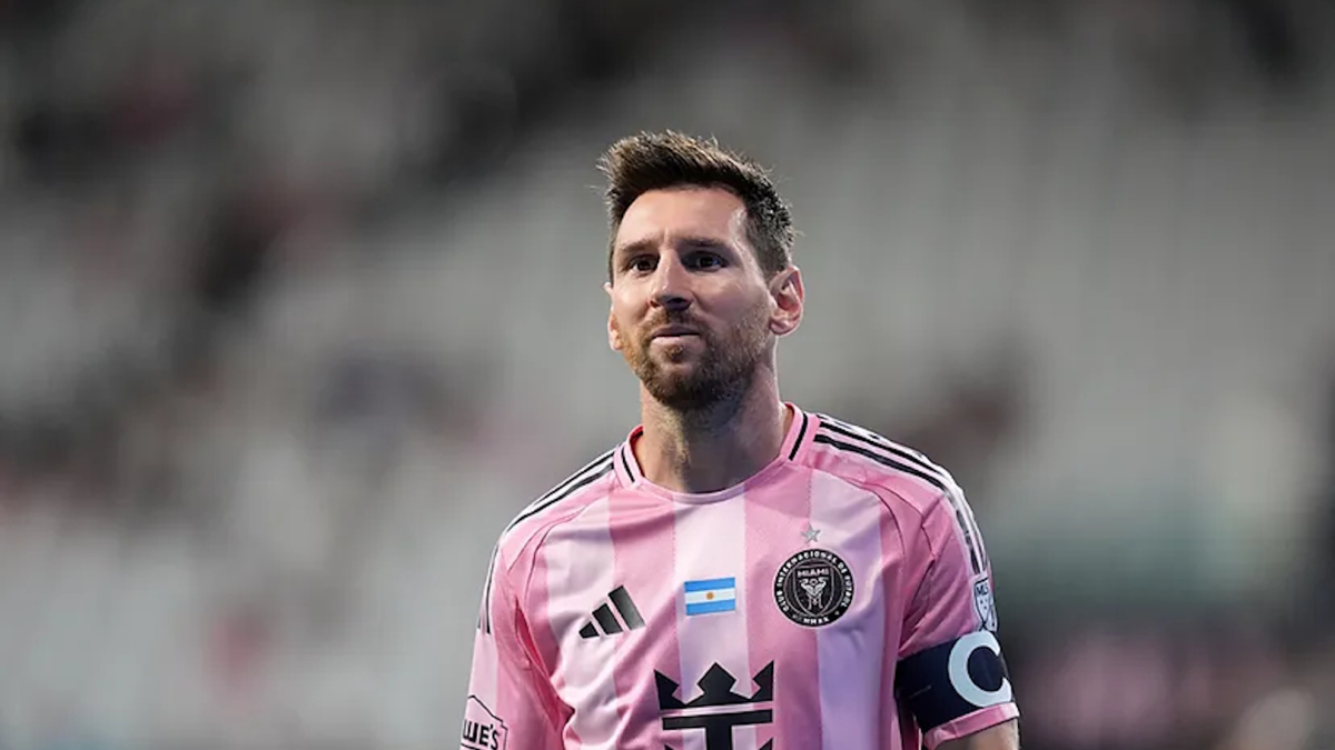 Messi rời sân, người hâm mộ Argentina lo lắng