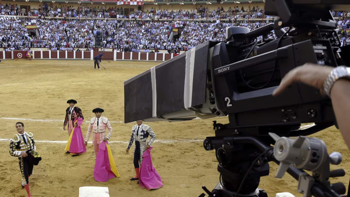 La televisión valenciana pone en alza la emisión de las corridas de toros porque baten "récords de audiencia"