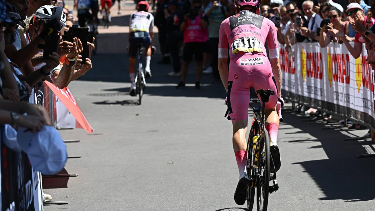 Jonas Vingegaard: "Quería ganar con la maglia rosa, veremos qué podemos hacer en lo que queda"