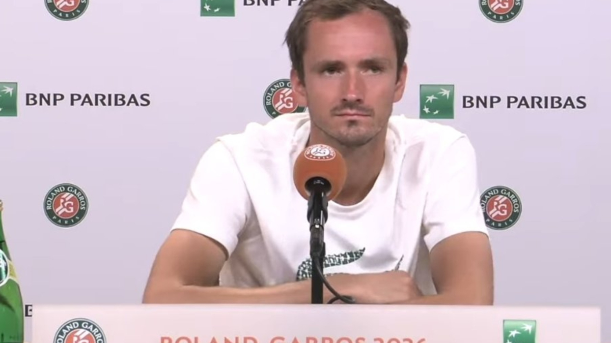 Medvedev justifica su ridículo en Roland Garros: "No me gusta levantarme, rindo menos"
