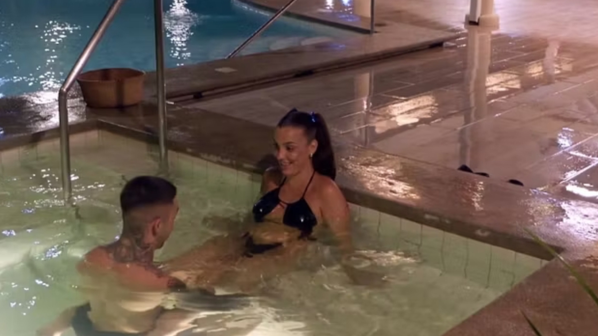 Alba protagoniza un momento muy íntimo en el jacuzzi con Álex Girona: "Perdón, mamá… Al final no he podido resistirme”
