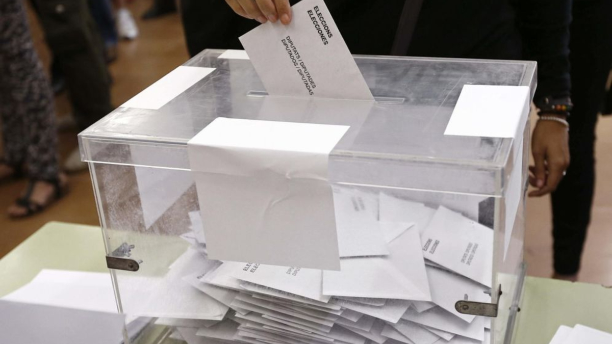 Tras el último terremoto político en España... la encuesta del CIS de Tezanos: así está la intención de voto