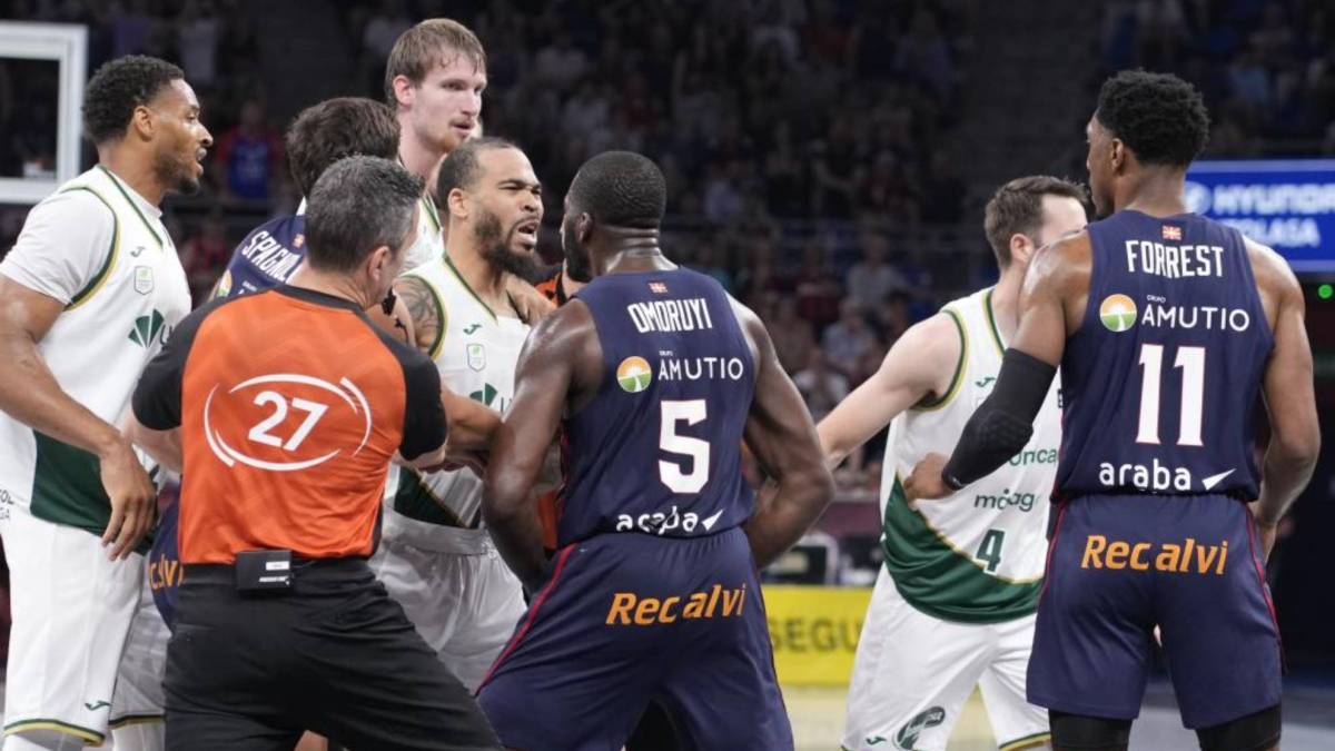 El Kosner Baskonia deja al Unicaja sin playoffs y sigue segundo