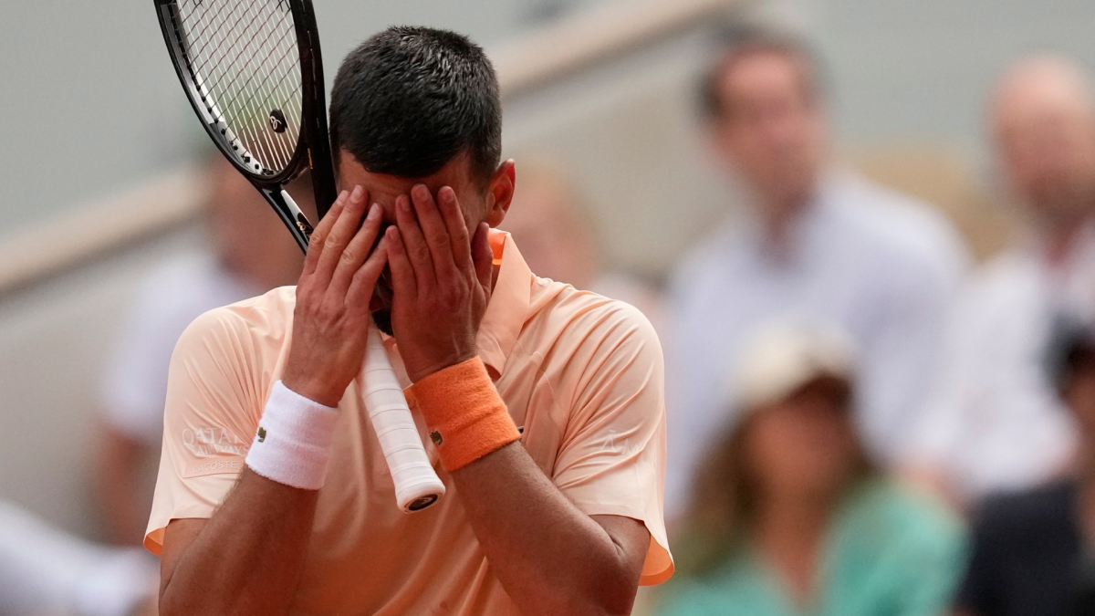 Djokovic hinca la rodilla ante Fonseca y se marcha de París... ¿para siempre?