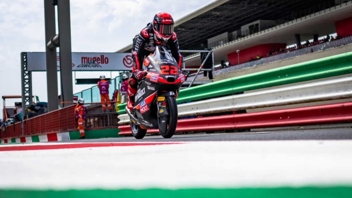 Almansa, pole en Moto3 en el bochorno
