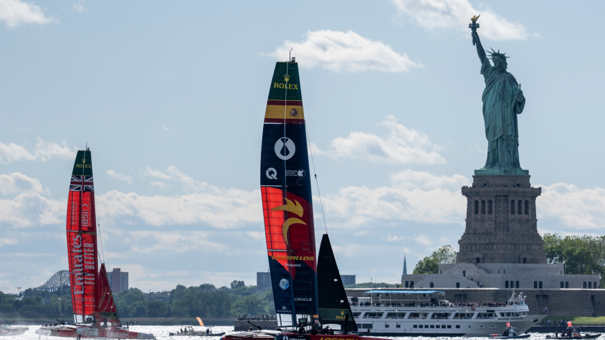 Los Gallos thắng lớn tại New York bất chấp bão