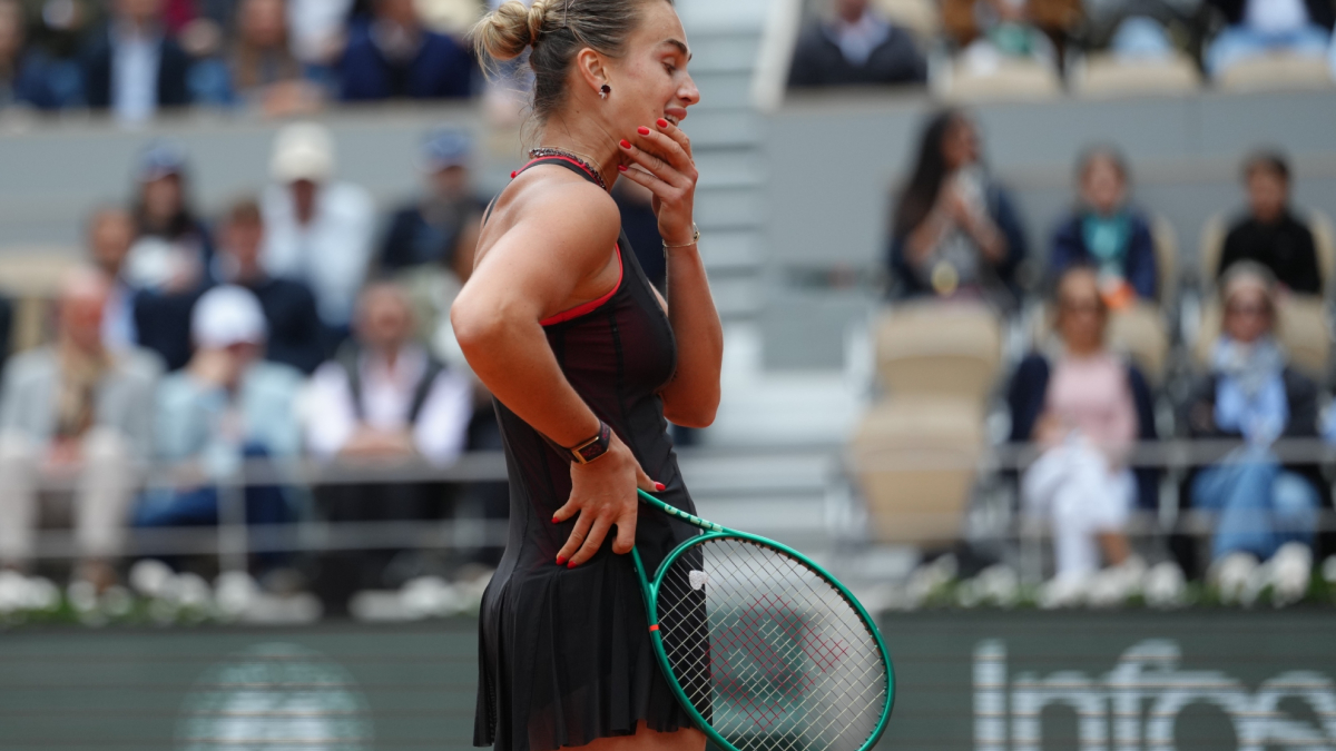 Sabalenka se derrumba con todo ante Shnaider y Roland Garros es un solar