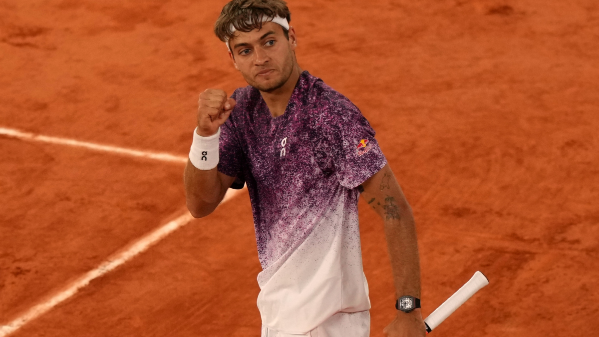 Cobolli remonta a Aliassime y asegura un italiano en la final de Roland Garros