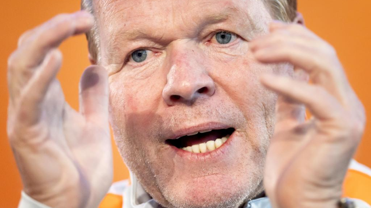 Koeman: "Hubiera preferido ver a Dumfries en el Barça"